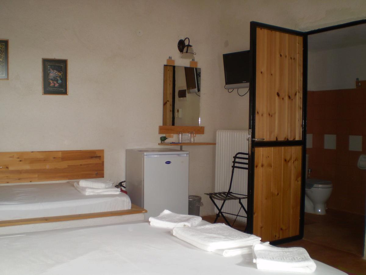 Hotel Arachovitika Kalivia Karyes Habitación foto